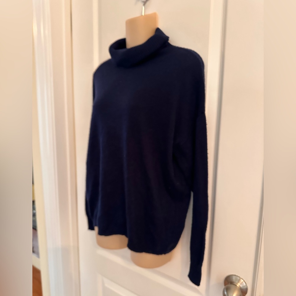 Z SUPPLY turtleneck sweater in navy NWT